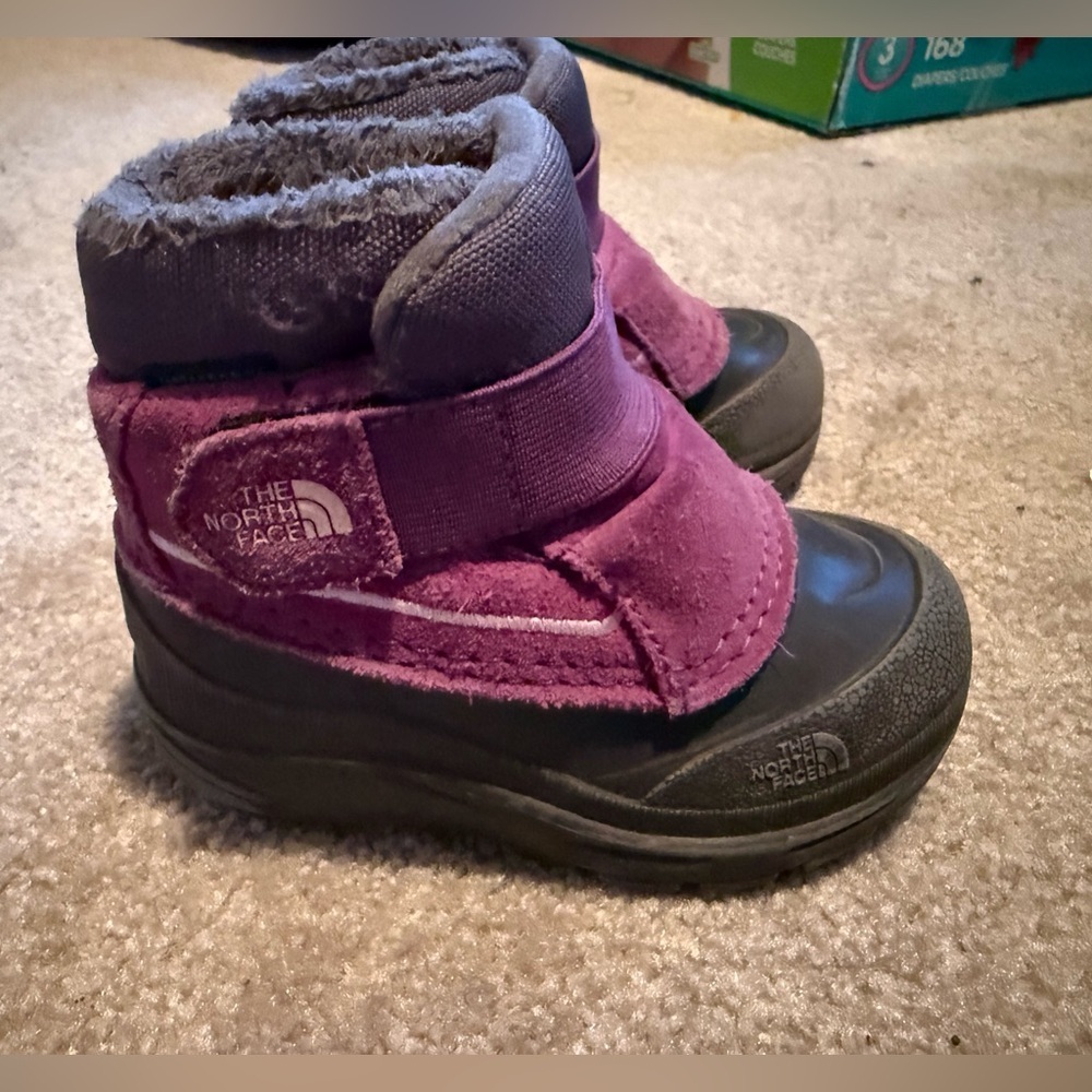 The North Face Toddler Alpenglow II Boots purple and black